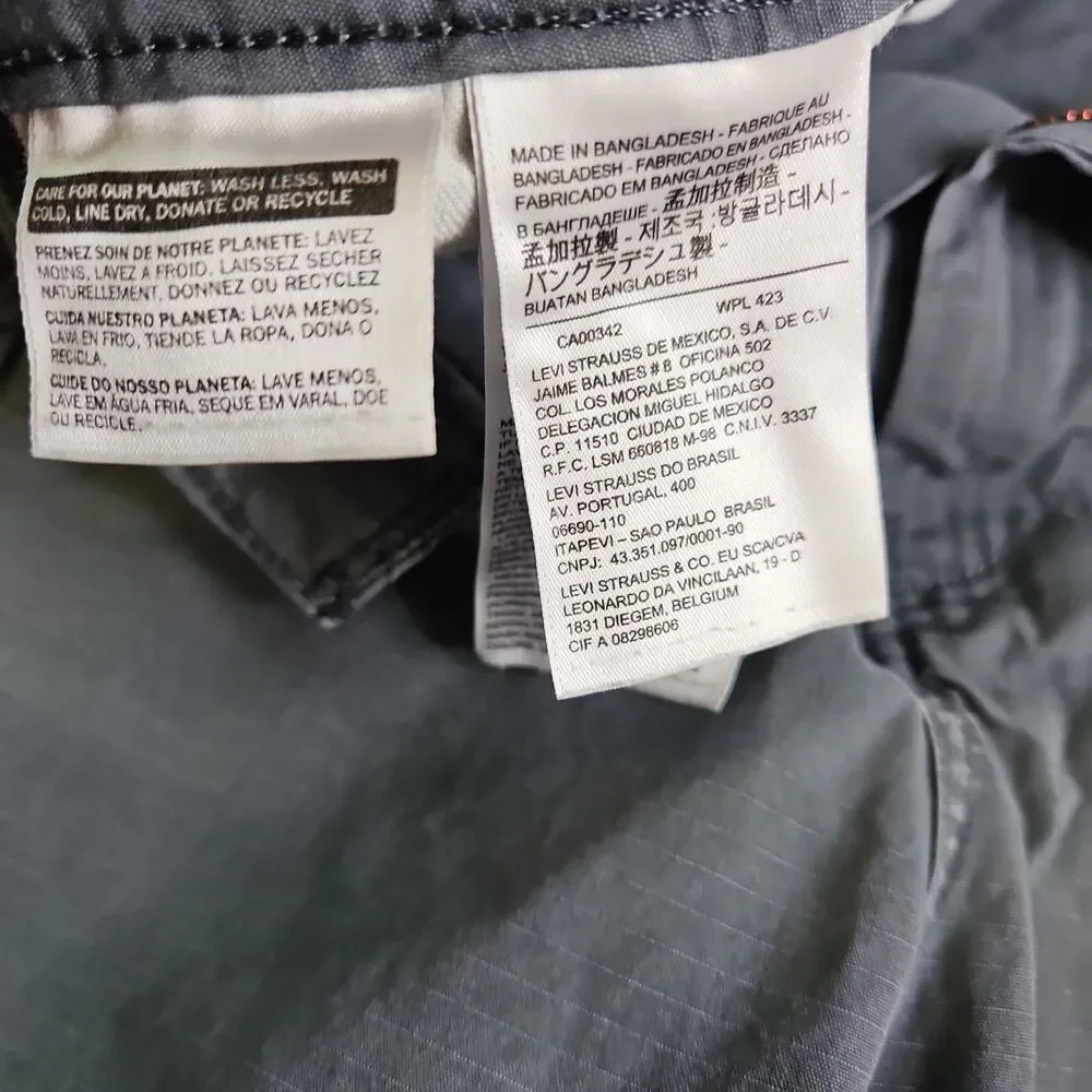 Vintage Y2K Levi Strauss & Co. Cargo Shorts Size 38 Gray Snap Button Pockets